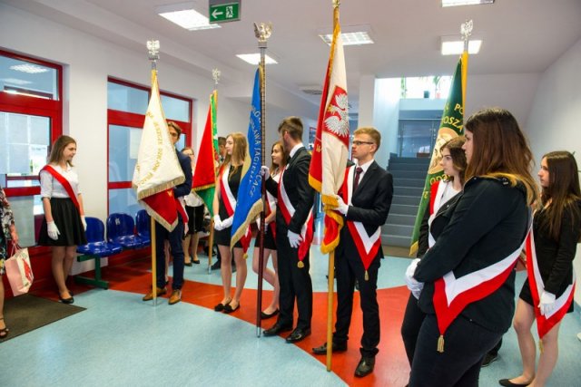 Przemarsz uczestników Jubileuszu Szkoły